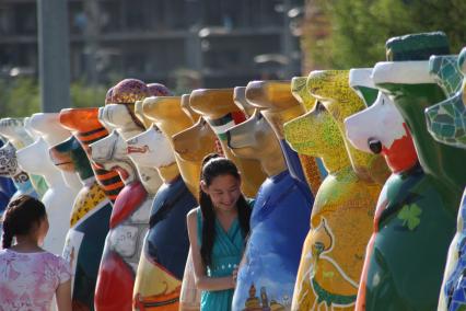 Астана. Скульптуры `Медведей Бадди` (United Buddy Bears) на международной художественной выставке.