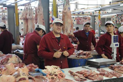 Москва. Мясной отдел на Дорогомиловском рынке.