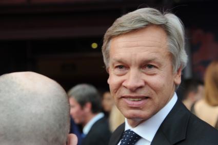 Москва. Председатель комитета Государственной Думы РФ по международным делам, телеведущий программы `Постскриптум` Алексей Пушков на церемонии закрытия 37-го Московского Международного Кинофестиваля.