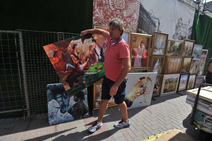 Уличных художников хотят выгнать с улиц Москвы. Продажа картин на Старом Арбате.