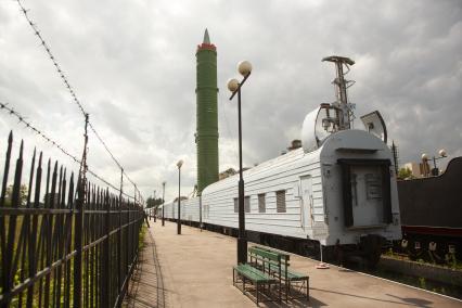 Санкт-Петербург. Боевой железнодорожный ракетный комплекс (БЖРК) 15П961 `Молодец` с межконтинентальной баллистической ракетой (МБЛ) 15Ж61 (РТ-23 УТТХ) в музее железнодорожной техники.