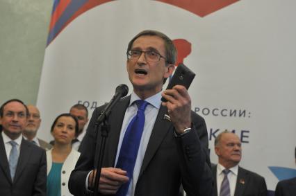 Москва. Вице-спикер Госдумы РФ Николай Левичев во время открытия выставки `Год литературы в России: парламентские страницы` в Госдуме РФ.