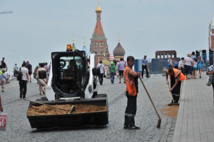 Москва. Ремонтные работы по замене брусчатки на Красной площади.