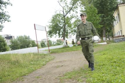 Чемпион мира по футбольному фристайлу Антон Павлинов (Тюмень), во врмя службы в армии. (Железнодорожные войска в/ч 28809). Екатеринбург