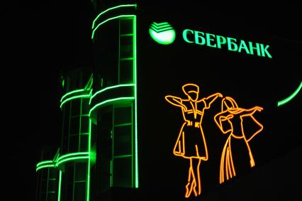 Виды Грозного. Ночное освещение здания Сбербанка РФ.