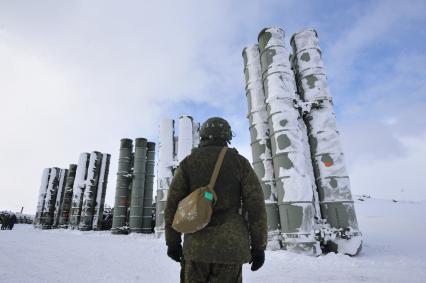 Мурманская область. Зенитный ракетный комплекс С-400 `Триумф` на базе Гвардейского Невельско-Берлинского зенитно-ракетного полка войск противовоздушной обороны.