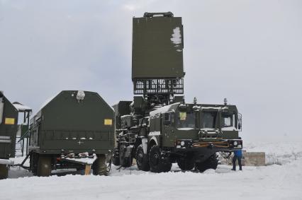 Мурманская область. Зенитный ракетный комплекс  С-400 `Триумф` на базе Гвардейского Невельско-Берлинского зенитно-ракетного полка войск противовоздушной обороны.