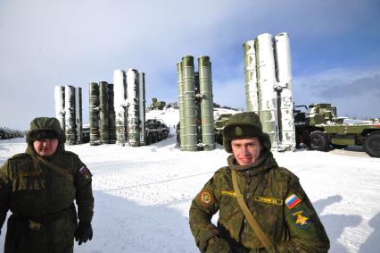 Мурманская область. Зенитный ракетный комплекс С-400 `Триумф` на базе Гвардейского Невельско-Берлинского зенитно-ракетного полка войск противовоздушной обороны.