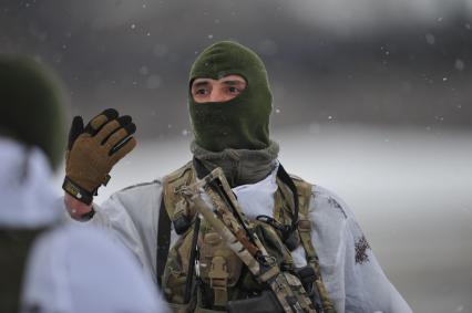 Мурманская область. п.Североморск-3. Десантники на территории военного аэродрома.