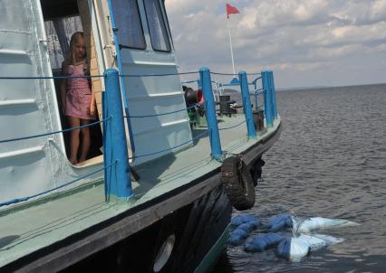 Камско-Устьинский район. В Куйбышевском водохранилище на Волге затонул теплоход Булгария. Спасательные работы на месте катастрофы.