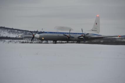 г.Североморск-3. Самолет Ил-18 на аэродроме.