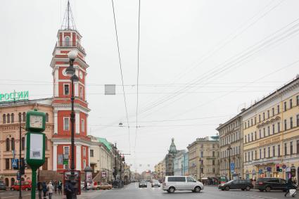 Виды Санкт-Петербурга. Здание Городской думы (слева) на Невском проспекте.