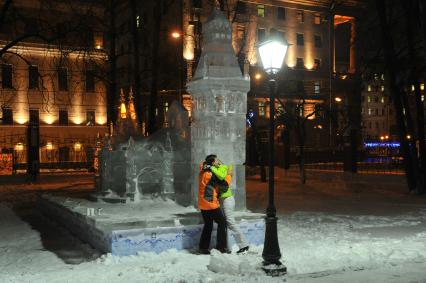 Москва. Ледовая скульптура в парке `Сокольники`.