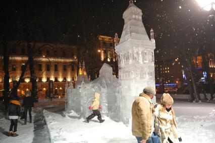 Москва. Ледовая скульптура в парке `Сокольники`.