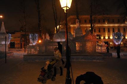 Москва. Ледовая скульптура в парке `Сокольники`.