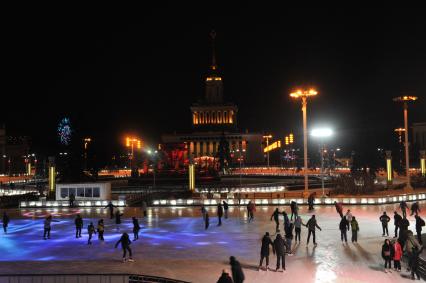 Москва. Каток на ВДНХ.