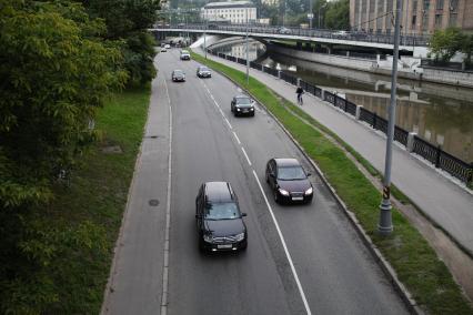 Виды Москвы. Вид на Красноказарменную набережную с Лефортовского моста.