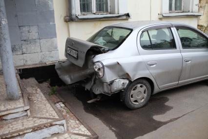 Виды Москвы. Пострадавший в ДПТ автомобиль.