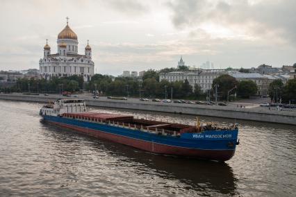 Виды Москвы. Вид на Храм Христа Спасителя с Большого Каменного моста.