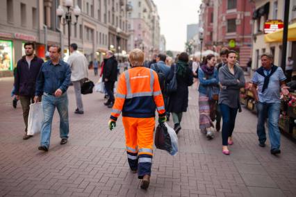 Москва. Прохожие на Старом Арбате.