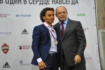 13.07.2015. Москва. Футбол. Фк ЦСКА. Встреча с болельщиками. На снимке Роман Бабаев и Прядкин