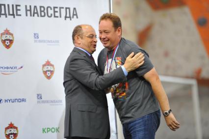 13.07.2015. Москва. Футбол. Фк ЦСКА. Встреча с болельщиками. На снимке Прядкин и Слуцкий