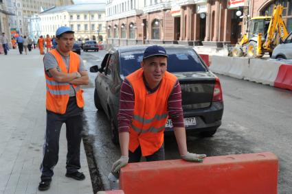 Москва. Ремонтные работы по благоустройству Мясницкой улицы.