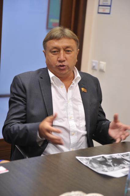07.07.2015. Москва. Редакция газеты Советский Спорт. В гостях у редакции Чемпионка Европейских игр самбистка Яна Костенко и руководитель Центра спорта и образования Самбо-70 Ренат Лайшев. На снимке Ренат Лайшев