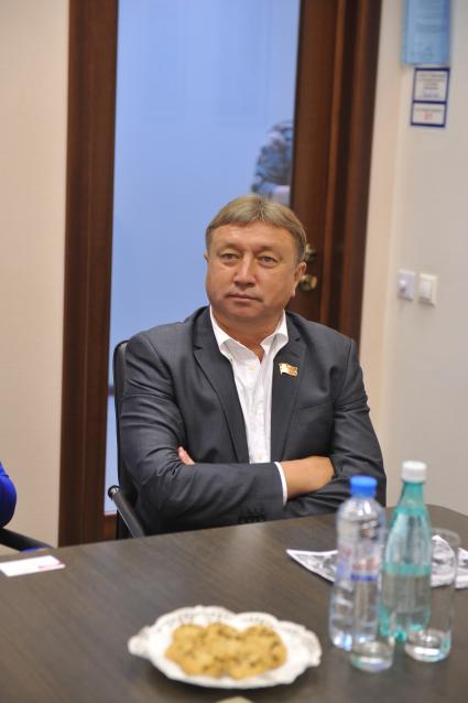 07.07.2015. Москва. Редакция газеты Советский Спорт. В гостях у редакции Чемпионка Европейских игр самбистка Яна Костенко и руководитель Центра спорта и образования Самбо-70 Ренат Лайшев. На снимке Ренат Лайшев