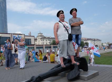 Новороссийск. Моряки во время празднования Дня Военно-морского флота РФ.