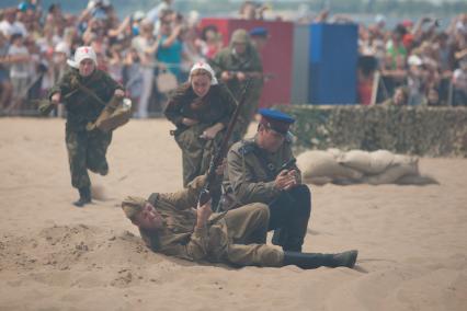 Самара. Военно-историческая реконструкция высадки речного десанта у города Пинск.