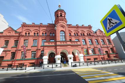 Москва. Главное здание Православного Свято-Тихоновского гуманитарного университета.