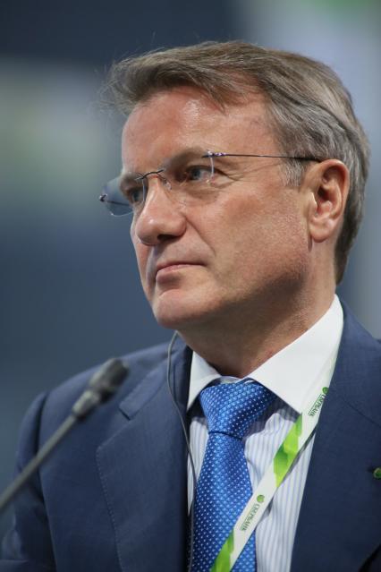 Санкт-Петербург. Президент, председатель правления Сбербанка России Герман Греф во время пленарной сессии Сбербанка России \"Актуальные вопросы антикризисной политики: реформа государственного управления\" в рамках XIX Петербургского экономического форума.