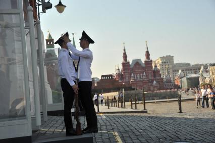 Москва. Почетный Караул у Спасской башни Московского Кремля.