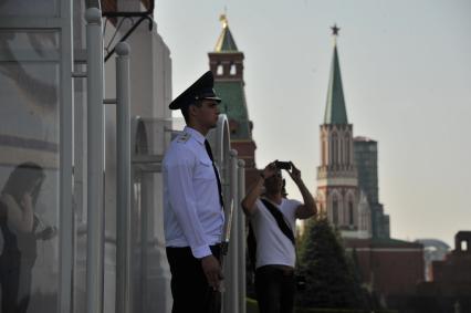 Москва. Почетный Караул у Спасской башни Московского Кремля.