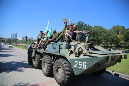 Украина, Донецк. Парад военной техники в день  85-летия Воздушно-десантных войск.