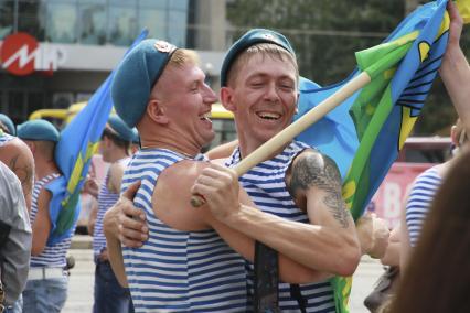 Барнаул. Празднование 85-летия Воздушно-десантных войск.