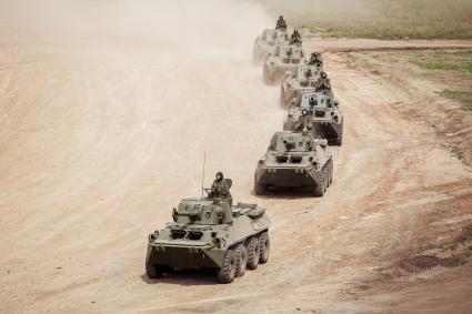 Саратовская область. Показательные выступления
самоходных артиллерийских орудий 2С23 `НОНА-СВК` на открытии Международных Армейских Игр на полигоне Широкий Карамыш.