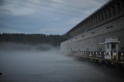 Иркутская область, г. Братск.  Плотина ОАО `Иркутскэнерго` Братская ГЭС.