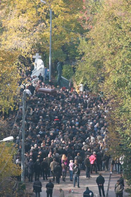 Москва. Похороны криминального авторитета Вячеслава Иванькова, более известного как `Япончик`, на Ваганьковском кладбище.