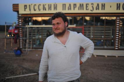 Московская область, д. Дубровское.  Бывший IT-специалист, фермер Олег Сирота открывает свою собственную сыроварню.