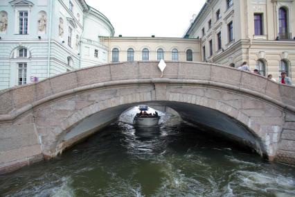 Санкт-Петербург. Водные прогулки по каналам.