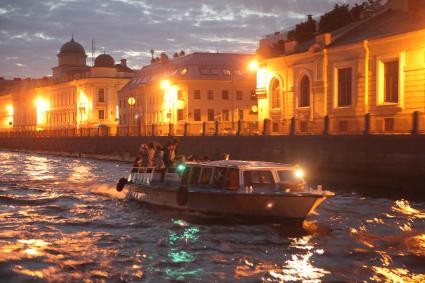 Санкт-Петербург. Водные прогулки по каналам.