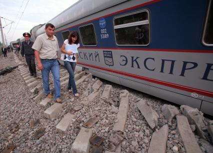 Новгородская область. Авария фирменного поезда `Невский экспресс`, произошедшая 13 августа 2007 года на перегоне Бурга - Малая Вишера Октябрьской железной дороги в результате террористического акта.