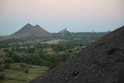 Украина. Донецкая область. Окрестности г.Горловка. Украинская шахта, на который силовики присматривают за позициями ополчения. С нее же корректируется артиллерийский огонь.