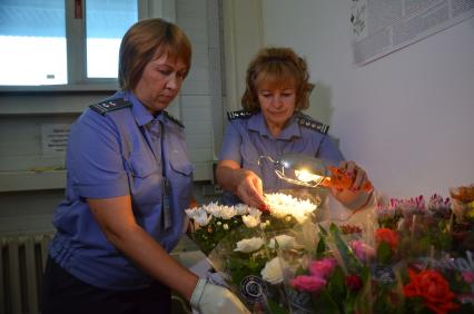 Новосибирск. Проверка зарубежных цветов в аэропорту `Толмачево`.