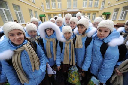 Москва.  Девочки, обучающиеся в Московском кадетском корпусе `Пансион воспитанниц Министерства обороны Российской Федерации`.