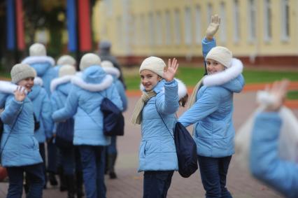 Москва.  Девочки, обучающиеся в Московском кадетском корпусе `Пансион воспитанниц Министерства обороны Российской Федерации`.