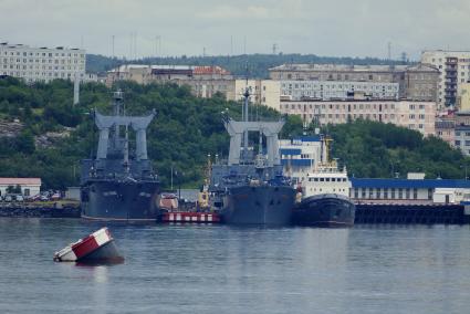 Крейсеры ВМФ в бухте Североморска