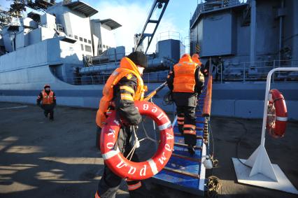 Североморск. Военно-морская база Северного флота России. Большой противолодочный корабль проекта 1155 `Адмирал Левченко` в порту.